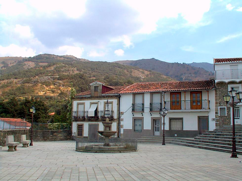 07_Casas-del-Monte_Plaza_Morales