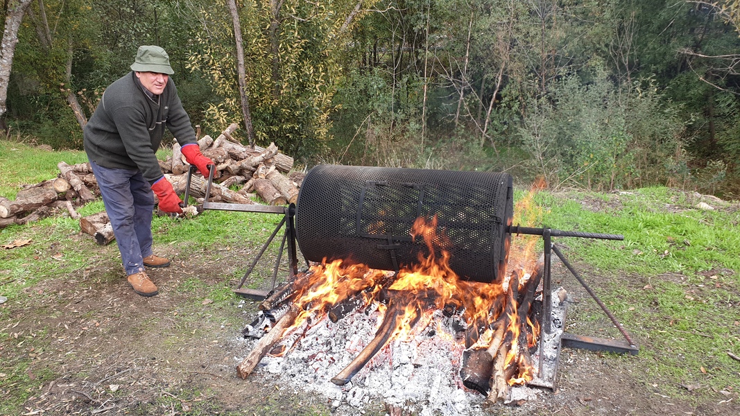DÍA DE “LA GRAN CALBOTÁ”. Castañas asadas y más.